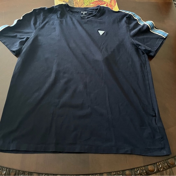 Guess tee Like new condition - Picture 1 of 8